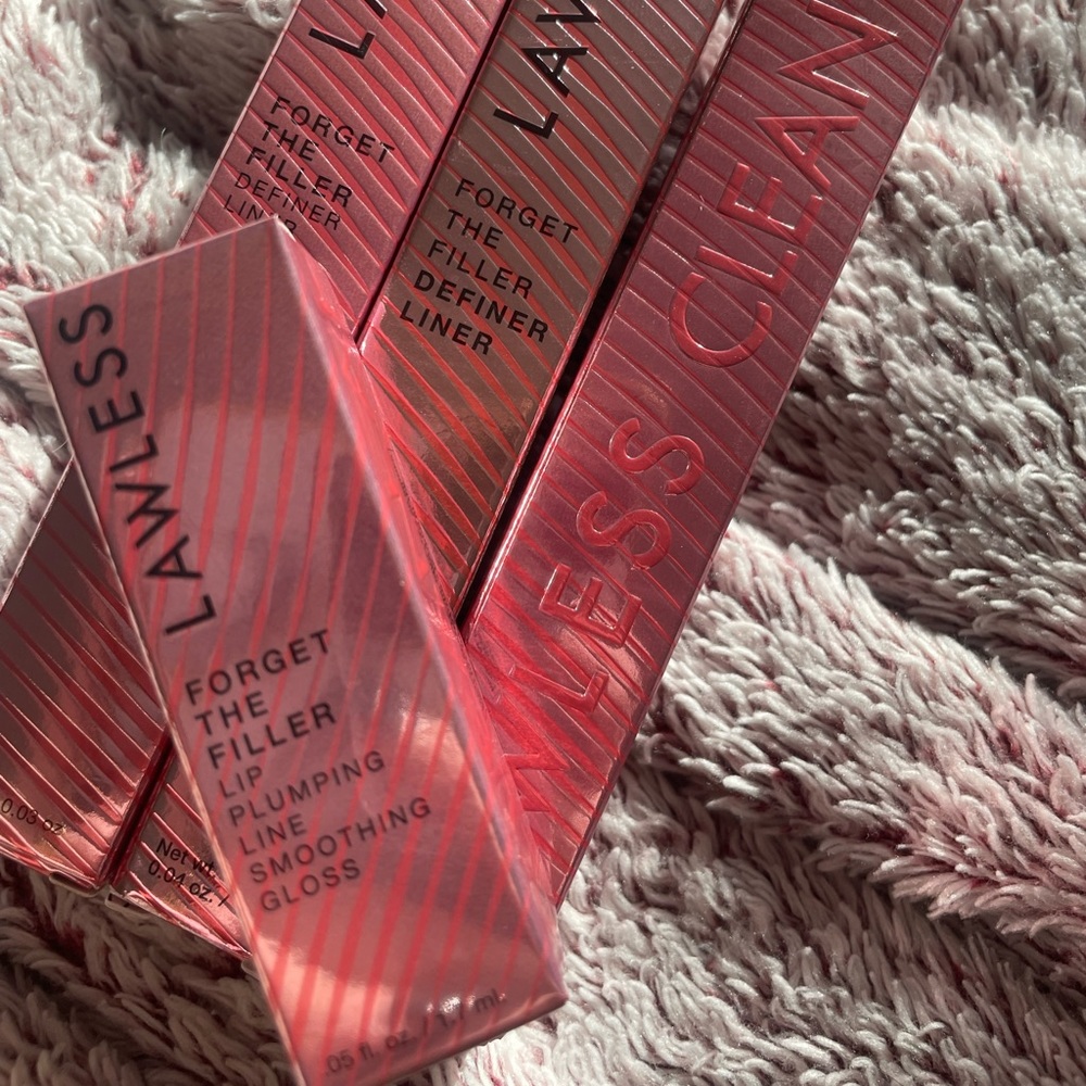 - - LAWLESS lip liner and gloss set